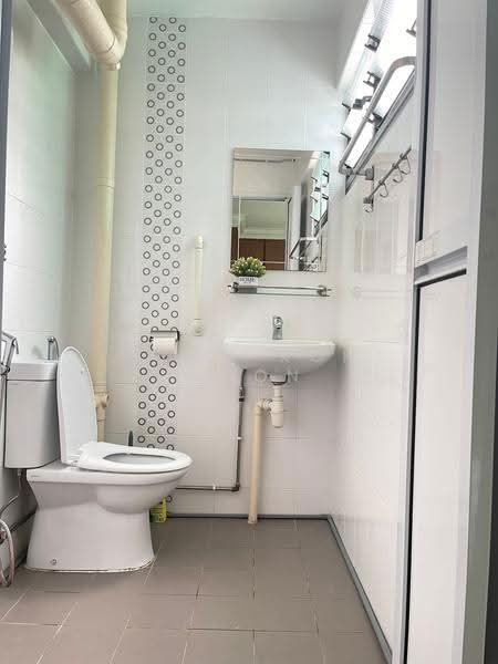241 Yishun Ring Road, 241 Yishun Ring Road, Sembawang / Yishun, Room Rental, 100 sqft, HDB Flat For Rent, by KHOR KOK MOON, 500270133 - Bathroom - PropertyGuru.com.sg