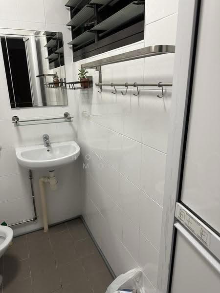 241 Yishun Ring Road, 241 Yishun Ring Road, Sembawang / Yishun, Room Rental, 100 sqft, HDB Flat For Rent, by KHOR KOK MOON, 500270133 - Bathroom - PropertyGuru.com.sg