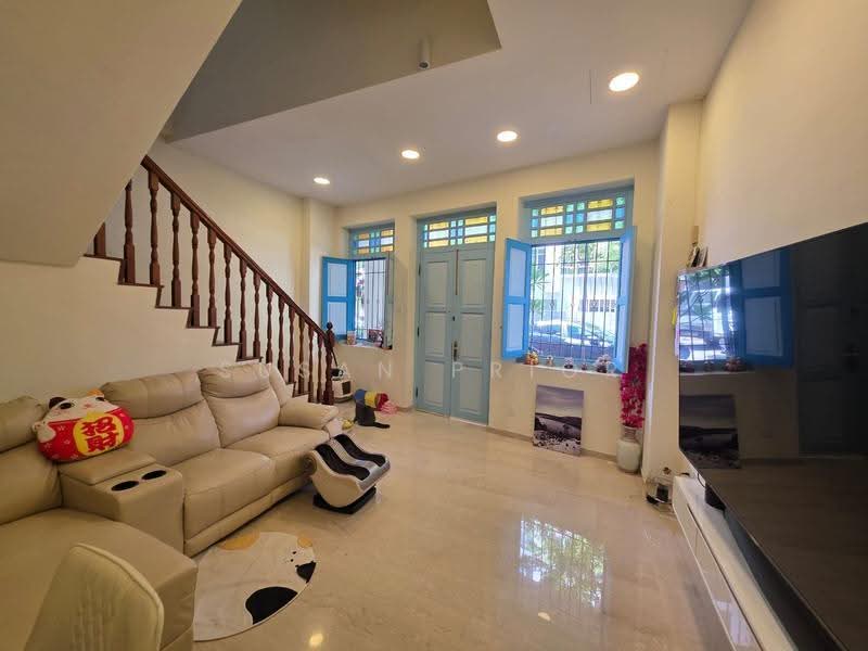 Fresh 3+1 Bed 4 Bath Geylang For Families Covered Parking, Geylang Road Conservation House, Eunos / Geylang / Paya Lebar, 3 Bedrooms, 2,750 sqft, Conservation House For Rent, by Susan Prior, 500270135 - PropertyGuru.com.sg