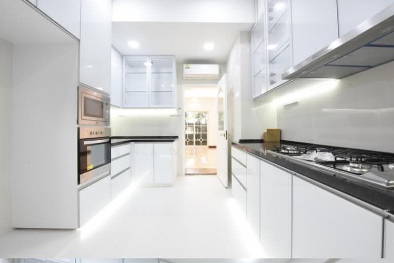 Gentle Villas, Gentle Drive, Newton / Novena, 5 Bedrooms, 7,382 sqft, Detached House For Rent, by Shawn Tan, 500270161 - Kitchen - PropertyGuru.com.sg