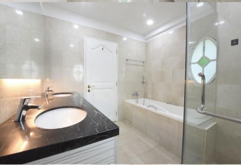 Gentle Villas, Gentle Drive, Newton / Novena, 5 Bedrooms, 7,382 sqft, Detached House For Rent, by Shawn Tan, 500270161 - Bathroom - PropertyGuru.com.sg