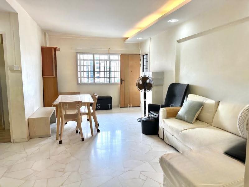 304 Jurong East Street 32, 304 Jurong East Street 32, Boon Lay / Jurong / Tuas, 3 Bedrooms, 1,012 sqft, HDB Flat For Sale, by Christine Low, 500270162 - Living Room - PropertyGuru.com.sg