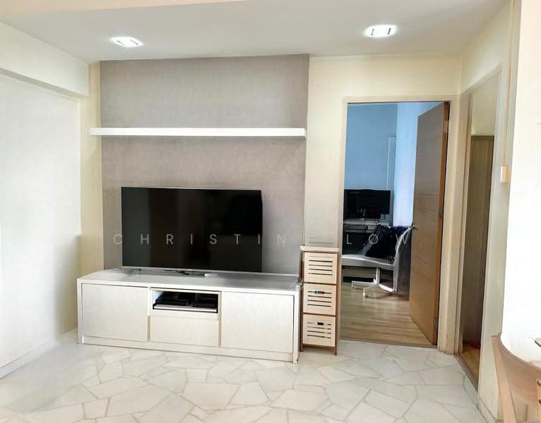 304 Jurong East Street 32, 304 Jurong East Street 32, Boon Lay / Jurong / Tuas, 3 Bedrooms, 1,012 sqft, HDB Flat For Sale, by Christine Low, 500270162 - Living Room - PropertyGuru.com.sg