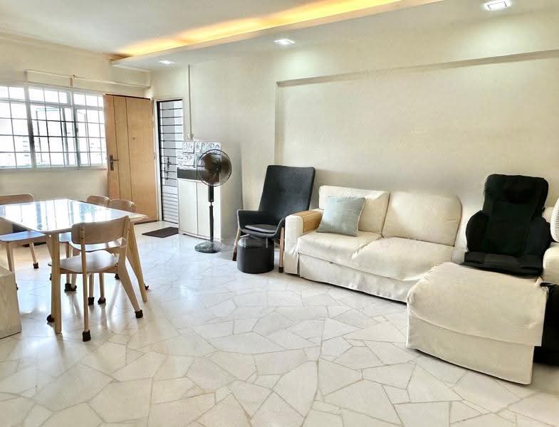 304 Jurong East Street 32, 304 Jurong East Street 32, Boon Lay / Jurong / Tuas, 3 Bedrooms, 1,012 sqft, HDB Flat For Sale, by Christine Low, 500270162 - Living Room - PropertyGuru.com.sg