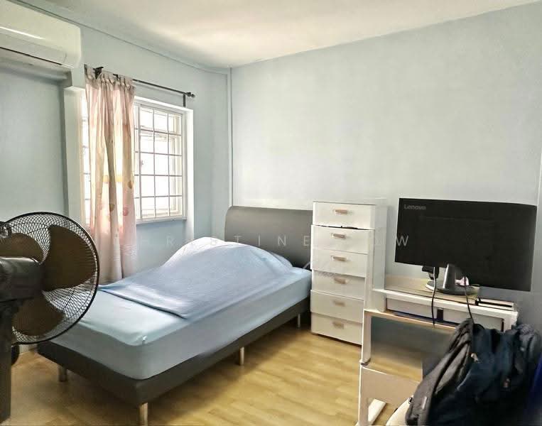 304 Jurong East Street 32, 304 Jurong East Street 32, Boon Lay / Jurong / Tuas, 3 Bedrooms, 1,012 sqft, HDB Flat For Sale, by Christine Low, 500270162 - Middle Bedroom - PropertyGuru.com.sg