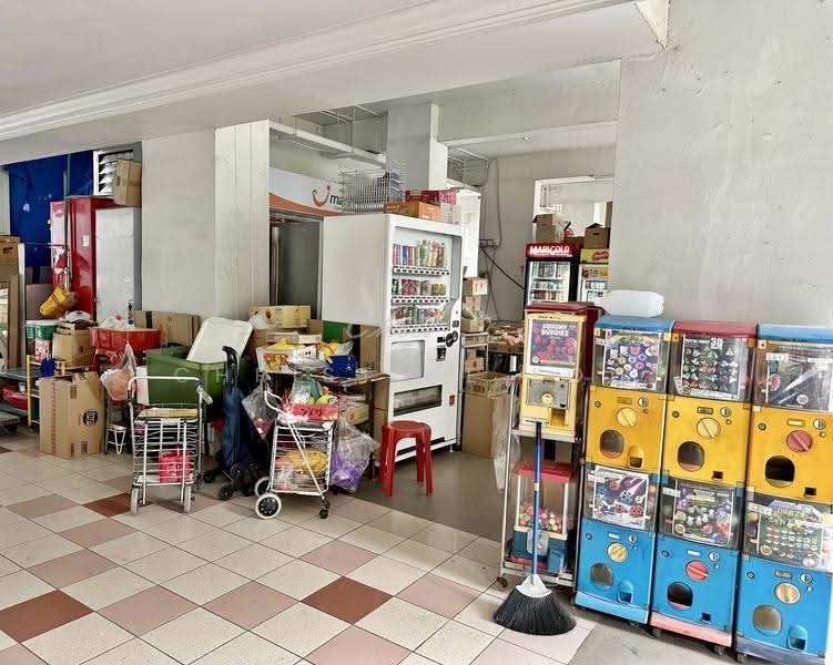 304 Jurong East Street 32, 304 Jurong East Street 32, Boon Lay / Jurong / Tuas, 3 Bedrooms, 1,012 sqft, HDB Flat For Sale, by Christine Low, 500270162 - Minimart downstairs same blk - PropertyGuru.com.sg