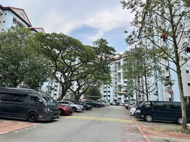 304 Jurong East Street 32, 304 Jurong East Street 32, Boon Lay / Jurong / Tuas, 3 Bedrooms, 1,012 sqft, HDB Flat For Sale, by Christine Low, 500270162 - Open air carpark - PropertyGuru.com.sg