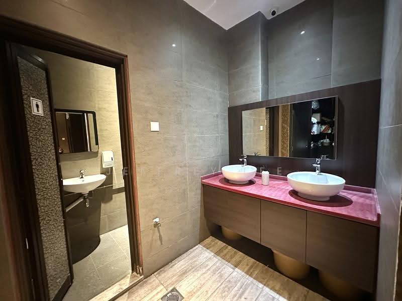 Spa/Massage! 3 Storey Shophouse in Club Street, Club Street, Telok Ayer Street, Boat Quay / Raffles Place / Marina, 5,440 sqft, Shop / Shophouse For Rent, by Jeffrey Lee, 500270163 - Bathroom - CommercialGuru.com.sg