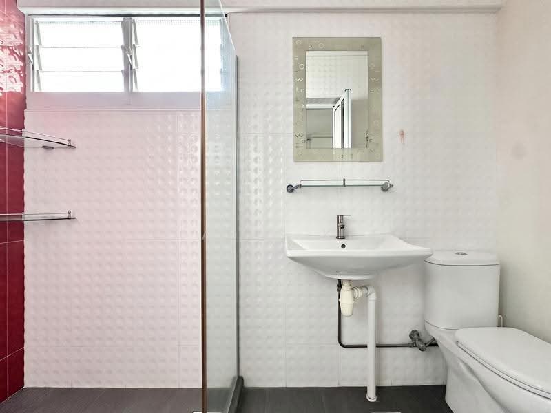 116 Serangoon North Avenue 1, 116 Serangoon North Avenue 1, Hougang / Punggol / Sengkang, 3 Bedrooms, 1,302 sqft, HDB Flat For Rent, by Gladys Kee, 500270165 - Bathroom - PropertyGuru.com.sg