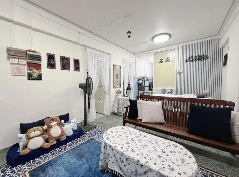 92 Commonwealth Drive, 92 Commonwealth Drive, Alexandra / Commonwealth, 2 Bedrooms, 624 sqft, HDB Flat For Sale, by Rahmat MBA, 500270166 - Living Room - PropertyGuru.com.sg