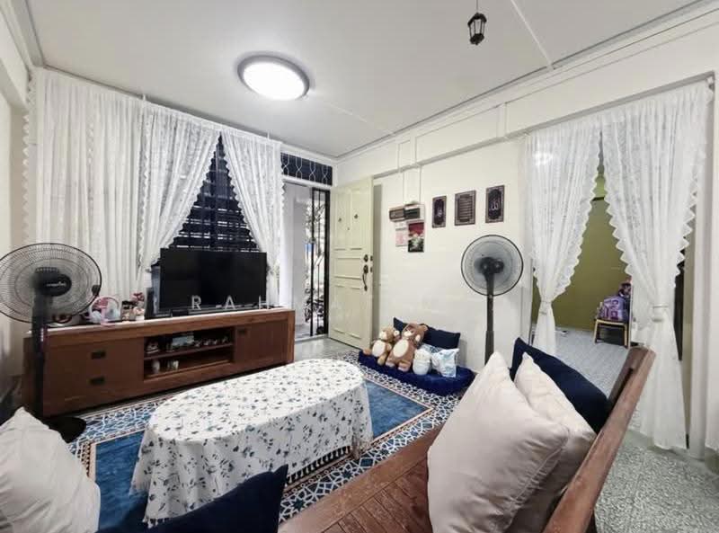 92 Commonwealth Drive, 92 Commonwealth Drive, Alexandra / Commonwealth, 2 Bedrooms, 624 sqft, HDB Flat For Sale, by Rahmat MBA, 500270166 - Living Room - PropertyGuru.com.sg