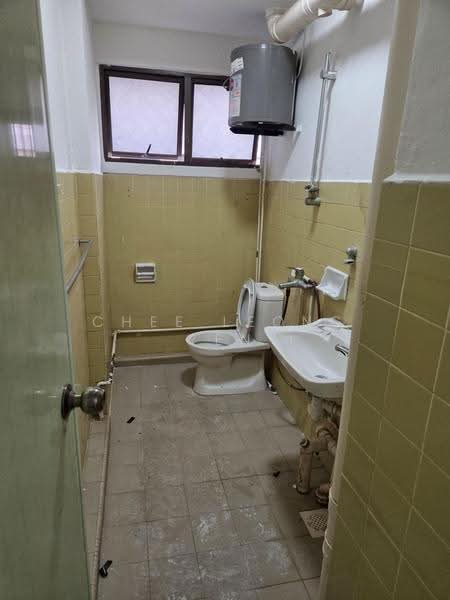 Laguna Park, 5000D Marine Parade Road, East Coast / Marine Parade, Room Rental, 220 sqft, Apartment For Rent, by Chee Leong Yen, 500270219 - Common Bathroom - PropertyGuru.com.sg