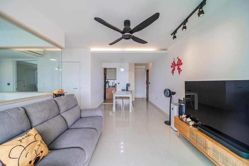 588D Ang Mo Kio Street 52, 588D Ang Mo Kio Street 52, Ang Mo Kio / Bishan / Thomson, 3 Bedrooms, 979 sqft, HDB Flat For Sale, by Daniel Wong, 500270237 - Living Room - PropertyGuru.com.sg