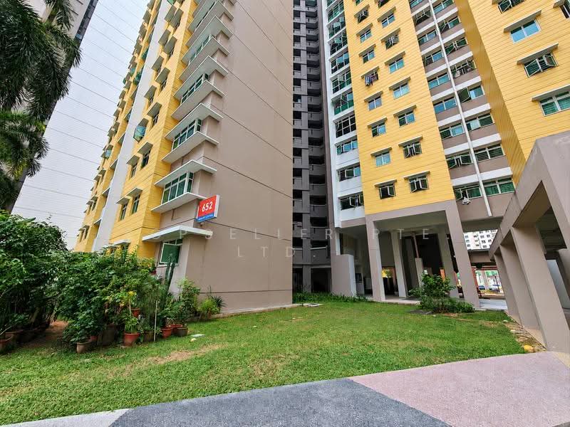 652 Punggol Central, 652 Punggol Central, Hougang / Punggol / Sengkang, 3 Bedrooms, 1,184 sqft, HDB Flat For Sale, by JOHN YEO, 500270242 - Exterior - PropertyGuru.com.sg