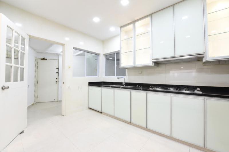 Regency Park, 3 Nathan Road, Tanglin / Holland / Bukit Timah, 4 Bedrooms, 3,650 sqft, Condominium For Rent, by Angela Ng, 500270269 - Kitchen - PropertyGuru.com.sg