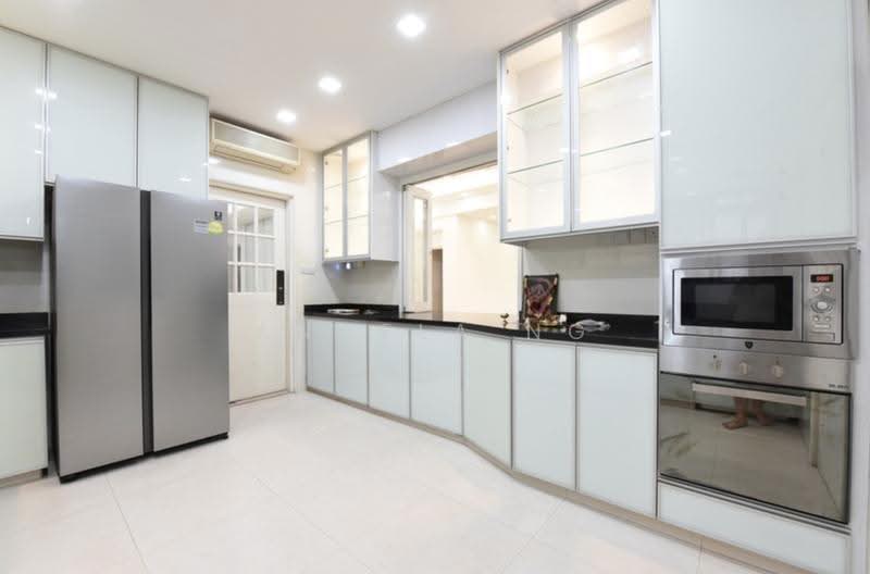 Regency Park, 3 Nathan Road, Tanglin / Holland / Bukit Timah, 4 Bedrooms, 3,650 sqft, Condominium For Rent, by Angela Ng, 500270269 - Kitchen - PropertyGuru.com.sg