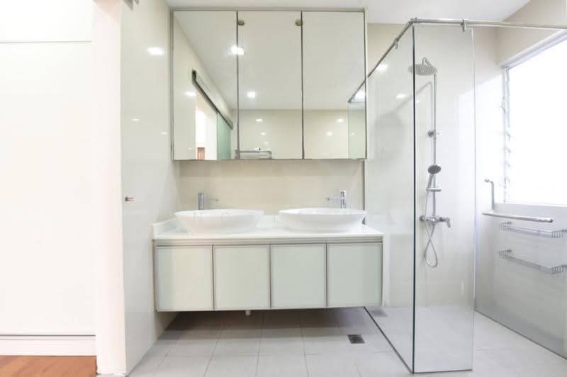 Regency Park, 3 Nathan Road, Tanglin / Holland / Bukit Timah, 4 Bedrooms, 3,650 sqft, Condominium For Rent, by Angela Ng, 500270269 - Bathroom - PropertyGuru.com.sg