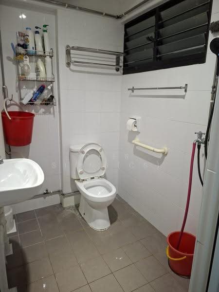 142 Potong Pasir Avenue 3, 142 Potong Pasir Avenue 3, Macpherson / Potong Pasir, Room Rental, 100 sqft, HDB Flat For Rent, by Cher Siong(CS), 500270302 - Bathroom - PropertyGuru.com.sg