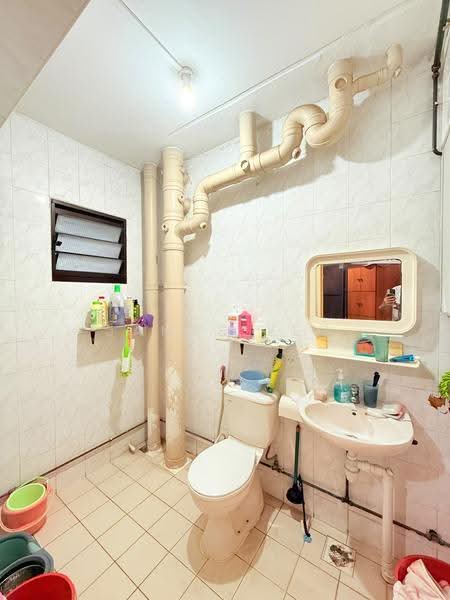 663C Jurong West Street 65, 663C Jurong West Street 65, Boon Lay / Jurong / Tuas, 3 Bedrooms, 1,184 sqft, HDB Flat For Sale, by James Yeo, 500270308 - Bathroom - PropertyGuru.com.sg