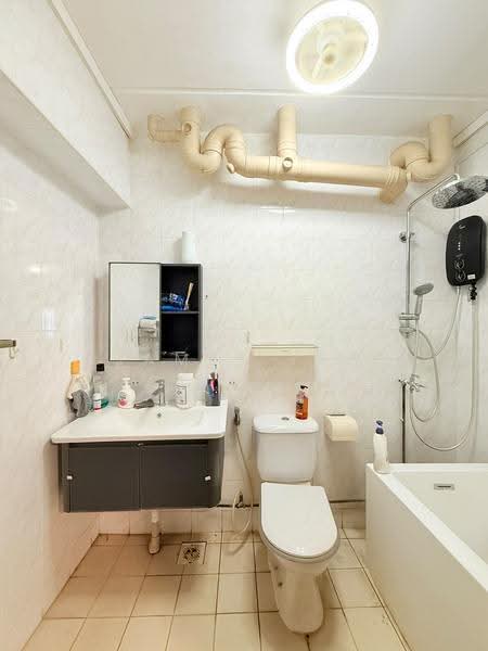 663C Jurong West Street 65, 663C Jurong West Street 65, Boon Lay / Jurong / Tuas, 3 Bedrooms, 1,184 sqft, HDB Flat For Sale, by James Yeo, 500270308 - Bathroom - PropertyGuru.com.sg