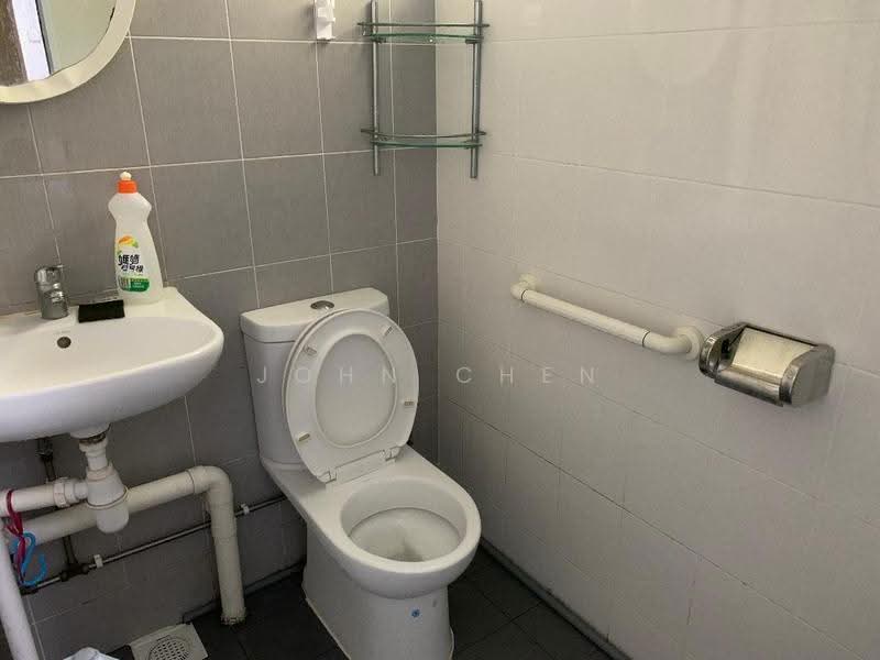 616 Bedok Reservoir Road, 616 Bedok Reservoir Road, Bedok / Upper East Coast, Room Rental, 200 sqft, HDB Flat For Rent, by John Chen, 500270314 - Bathroom - PropertyGuru.com.sg