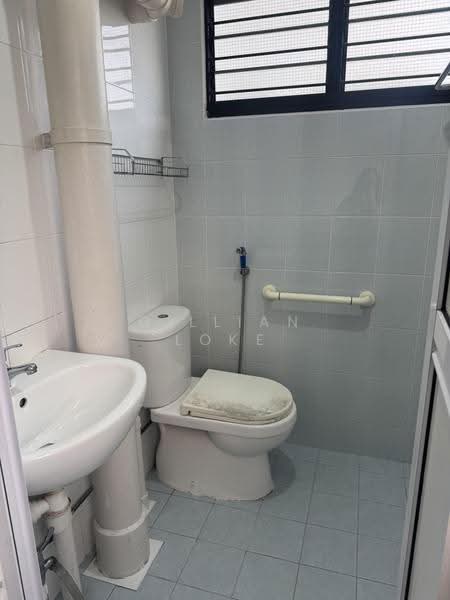 540 Bedok North Street 3, 540 Bedok North Street 3, Bedok / Upper East Coast, 2 Bedrooms, 732 sqft, HDB Flat For Sale, by Gillian Loke, 500270316 - Bathroom - PropertyGuru.com.sg
