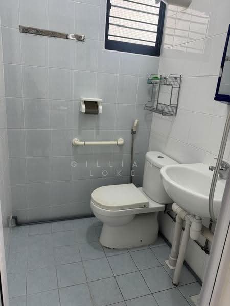 540 Bedok North Street 3, 540 Bedok North Street 3, Bedok / Upper East Coast, 2 Bedrooms, 732 sqft, HDB Flat For Sale, by Gillian Loke, 500270316 - Bathroom - PropertyGuru.com.sg