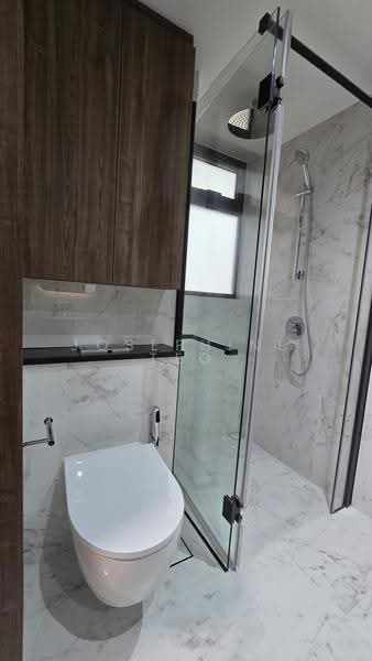 Sceneca Residence, Tanah Merah Kechil Link, Bedok / Upper East Coast, 3 Bedrooms, 904 sqft, Condominium For Rent, by Josephine Teo, 500270324 - Connecting Bathroom - PropertyGuru.com.sg