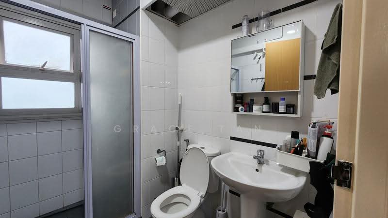 268B Punggol Field, 268B Punggol Field, Hougang / Punggol / Sengkang, 3 Bedrooms, 1,033 sqft, HDB Flat For Sale, by Grace Tan, 500270326 - Bathroom - PropertyGuru.com.sg