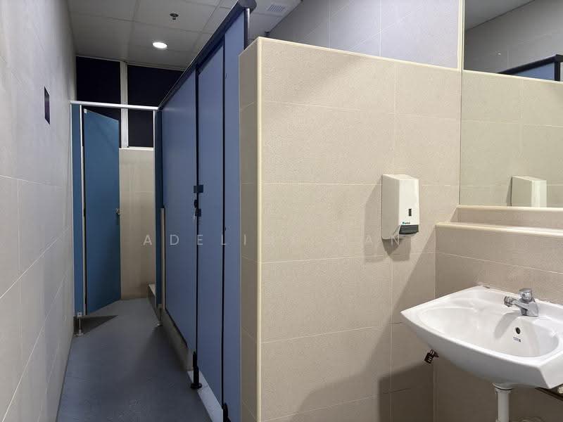 38 Ang Mo Kio Industrial Park 2, 38 Ang Mo Kio Industrial Park 2, Ang Mo Kio / Bishan / Thomson, 1,051 sqft, Light Industrial (B1) For Rent, by Adeline Gan, 500270331 - Bathroom - CommercialGuru.com.sg