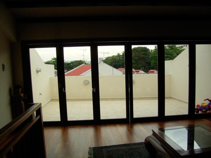Fab Conserved D2 6+2 / Carpark, Spottiswoode Park Road, Blair Road, Chinatown / Tanjong Pagar, 6 Bedrooms, 5,850 sqft, Conservation House For Sale, by Susan Prior, 500270361 - Balcony - PropertyGuru.com.sg