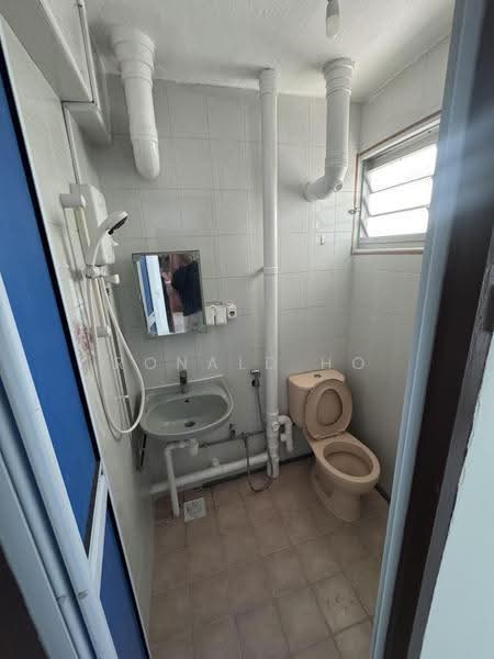 343 Ang Mo Kio Avenue 3, 343 Ang Mo Kio Avenue 3, Ang Mo Kio / Bishan / Thomson, Room Rental, 120 sqft, HDB Flat For Rent, by Ronald Ho, 500270376 - Bathroom - PropertyGuru.com.sg