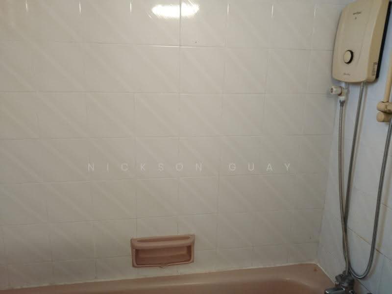 4 Soo Chow Way Terraced room for rent, 106, Ang Mo Kio / Bishan / Thomson, Room Rental, 165 sqft, Terraced House For Rent, by Nickson Guay, 500270378 - Bathroom - PropertyGuru.com.sg