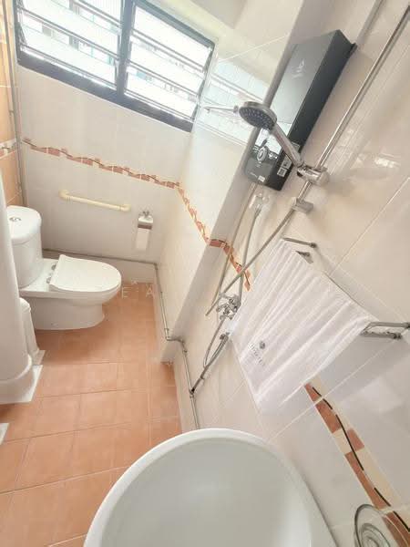 534 Bedok North Street 3, 534 Bedok North Street 3, Bedok / Upper East Coast, 1 Bedroom, 484 sqft, HDB Flat For Sale, by Sean Seah 佘绍杰, 500270380 - Bathroom - PropertyGuru.com.sg