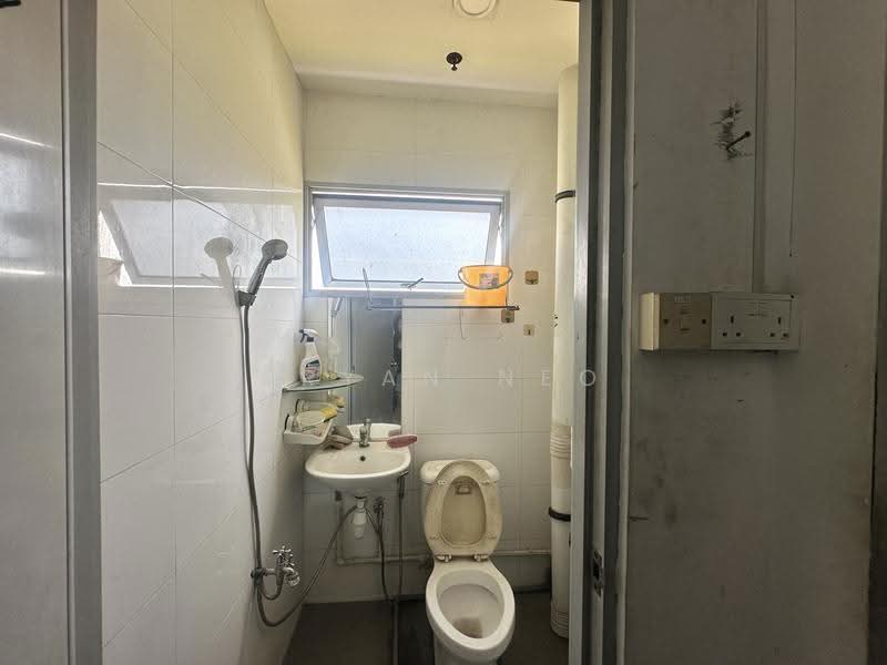 Eldix, 11 Mandai Estate, Admiralty / Woodlands, 1,841 sqft, Light Industrial (B1) For Rent, by Bryan Neo, 500270390 - Bathroom - CommercialGuru.com.sg
