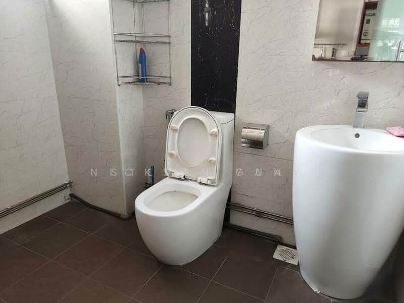 Room for rent in 258B Compassvale Road, 108, , Room Rental, 155 sqft, HDB Flat For Rent, by Nickson Guay, 500270414 - Bathroom - PropertyGuru.com.sg