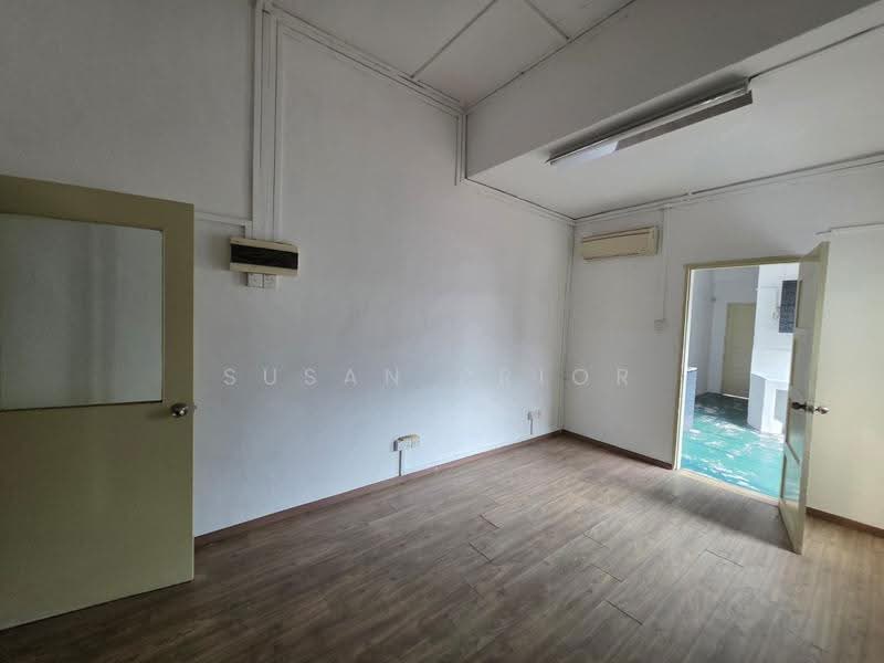 Changi 2nd Floor Vet/ Hair/ Office, Changi Road, Eunos / Geylang / Paya Lebar, 1,400 sqft, Shop / Shophouse For Rent, by Susan Prior, 500270422 - Interior - CommercialGuru.com.sg