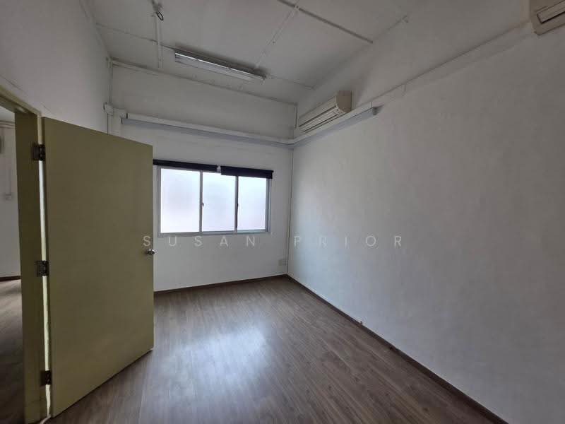 Changi 2nd Floor Vet/ Hair/ Office, Changi Road, Eunos / Geylang / Paya Lebar, 1,400 sqft, Shop / Shophouse For Rent, by Susan Prior, 500270422 - Interior - CommercialGuru.com.sg