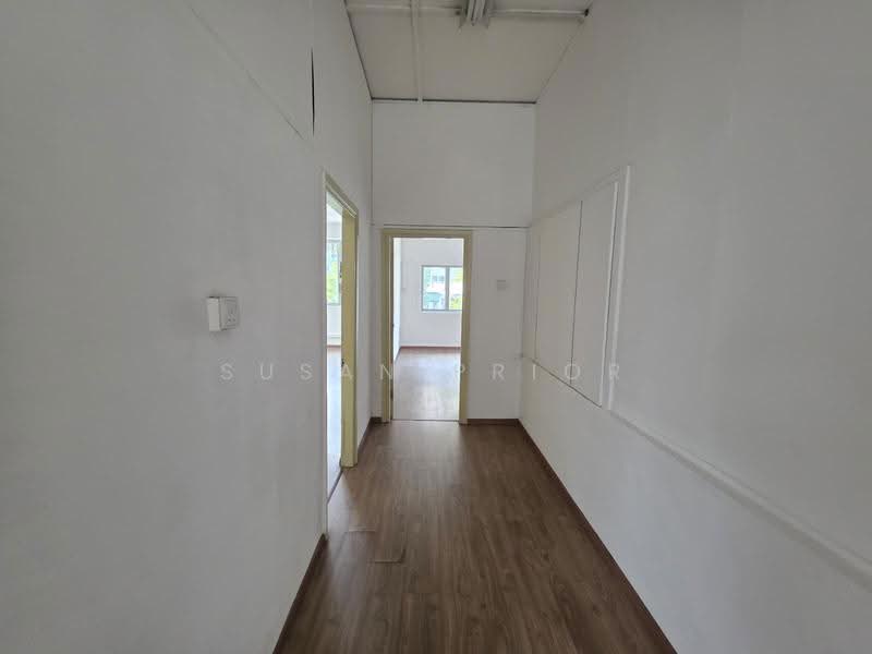 Changi 2nd Floor Vet/ Hair/ Office, Changi Road, Eunos / Geylang / Paya Lebar, 1,400 sqft, Shop / Shophouse For Rent, by Susan Prior, 500270422 - Corridor - CommercialGuru.com.sg