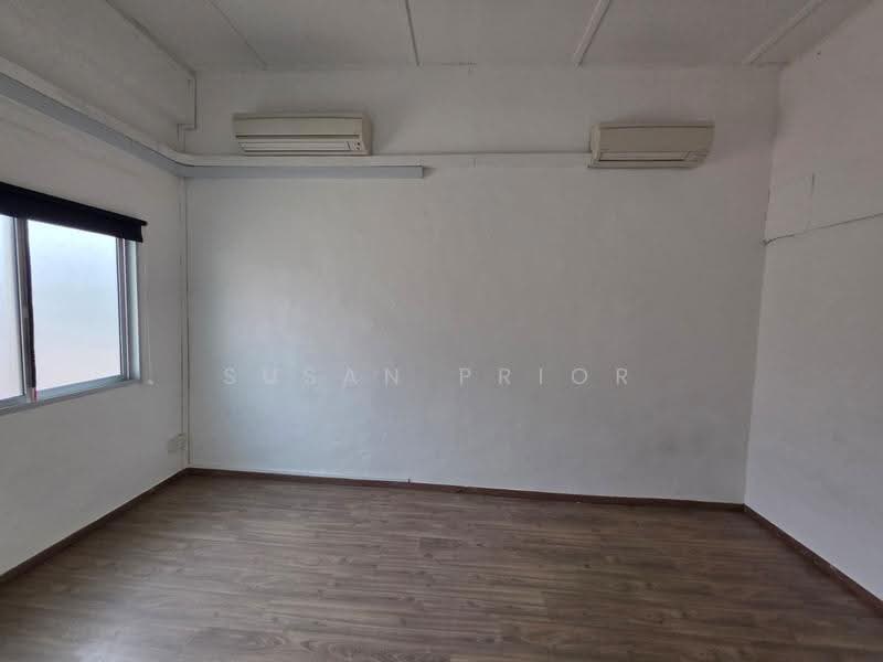Changi 2nd Floor Vet/ Hair/ Office, Changi Road, Eunos / Geylang / Paya Lebar, 1,400 sqft, Shop / Shophouse For Rent, by Susan Prior, 500270422 - Interior - CommercialGuru.com.sg