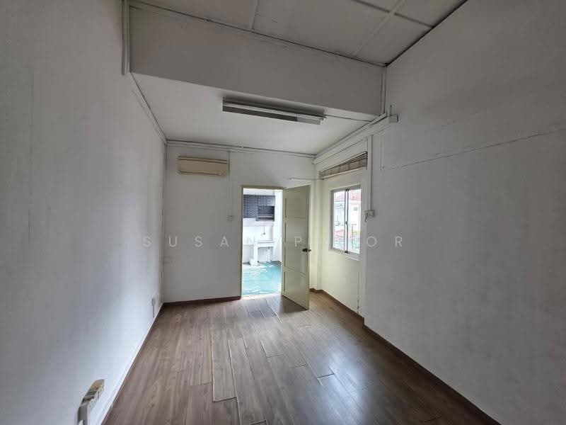 Changi 2nd Floor Vet/ Hair/ Office, Changi Road, Eunos / Geylang / Paya Lebar, 1,400 sqft, Shop / Shophouse For Rent, by Susan Prior, 500270422 - Interior - CommercialGuru.com.sg