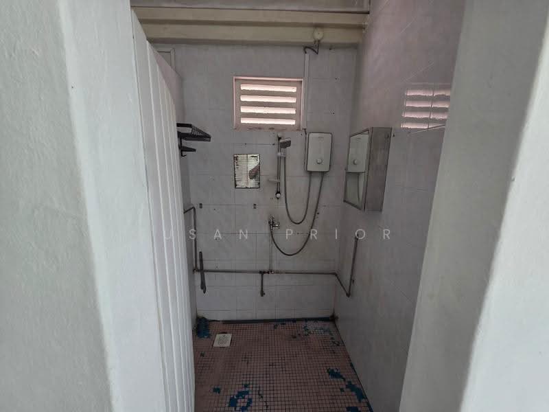 Changi 2nd Floor Vet/ Hair/ Office, Changi Road, Eunos / Geylang / Paya Lebar, 1,400 sqft, Shop / Shophouse For Rent, by Susan Prior, 500270422 - Bathroom - CommercialGuru.com.sg