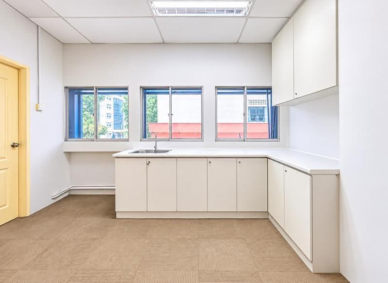 Ground Floor Showroom, B1 Industrial (with Waterpoint) @ Macpherson, Macpherson / Potong Pasir, 2,150 sqft, Light Industrial (B1) For Rent, by Jane Toh, 500270435 - Interior - CommercialGuru.com.sg