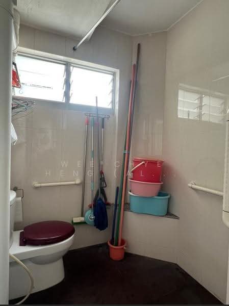 118 Clementi Street 13, 118 Clementi Street 13, Buona Vista / West Coast / Clementi New Town, Room Rental, 150 sqft, HDB Flat For Rent, by Wee Chye Heng (Alan Wee), 500270449 - Bathroom - PropertyGuru.com.sg