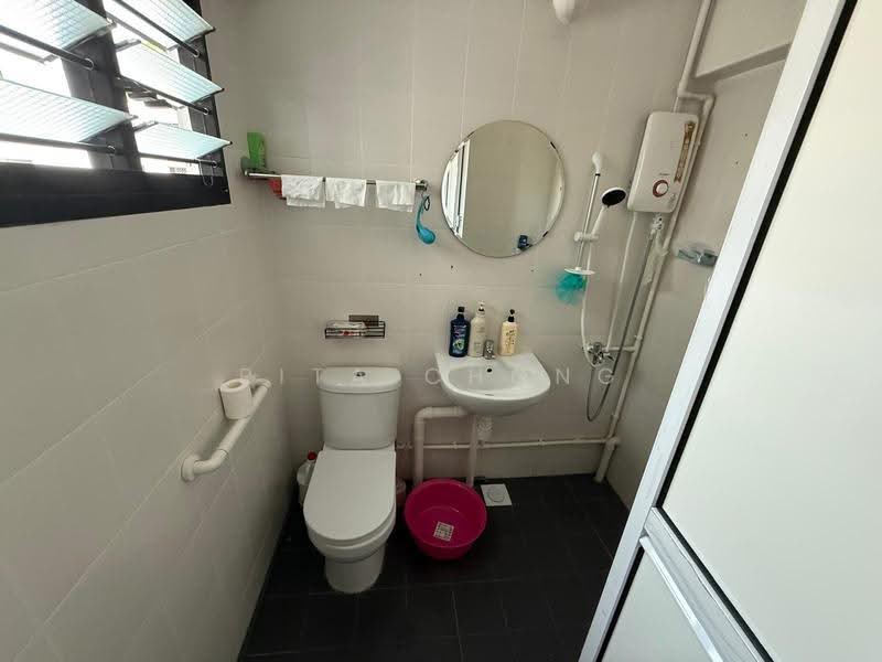 754 Yishun Street 72, 754 Yishun Street 72, Sembawang / Yishun, Room Rental, 13 sqft, HDB Flat For Rent, by Rita Chong, 500270453 - Bathroom - PropertyGuru.com.sg