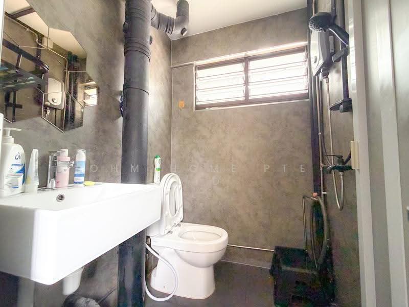 292 Tampines Street 22, 292 Tampines Street 22, Pasir Ris / Tampines, 2 Bedrooms, 722 sqft, HDB Flat For Sale, by DON SIDHU, 500270489 - Bathroom - PropertyGuru.com.sg