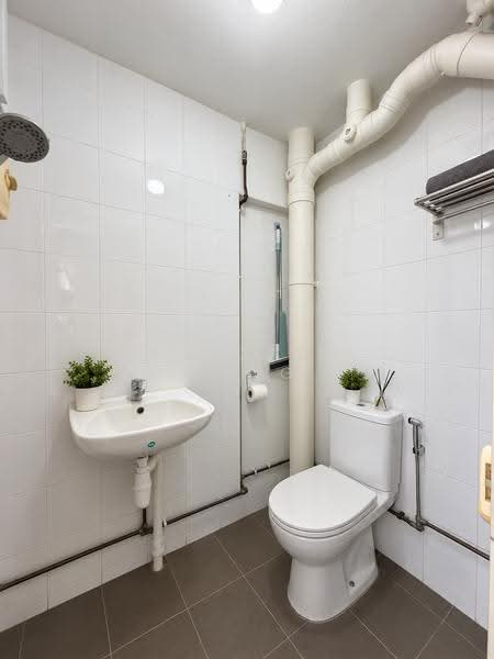 512 Bukit Batok Street 52, 512 Bukit Batok Street 52, Dairy Farm / Bukit Panjang / Choa Chu Kang, 3 Bedrooms, 1,571 sqft, HDB Flat For Sale, by Nicolas Pang, 500270500 - Bathroom - PropertyGuru.com.sg