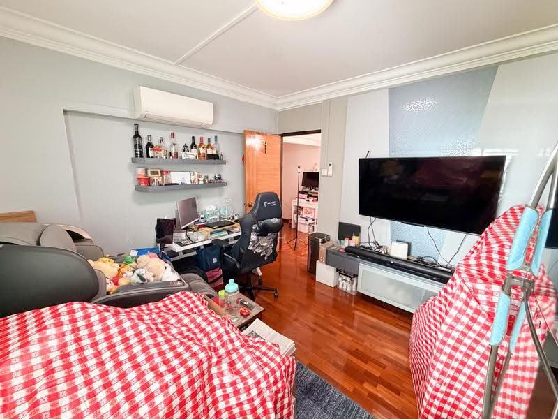 328 Yishun Ring Road, 328 Yishun Ring Road, Sembawang / Yishun, 4 Bedrooms, 1,571 sqft, HDB Flat For Sale, by Kenneth Chua, 500270515 - Living Room - PropertyGuru.com.sg