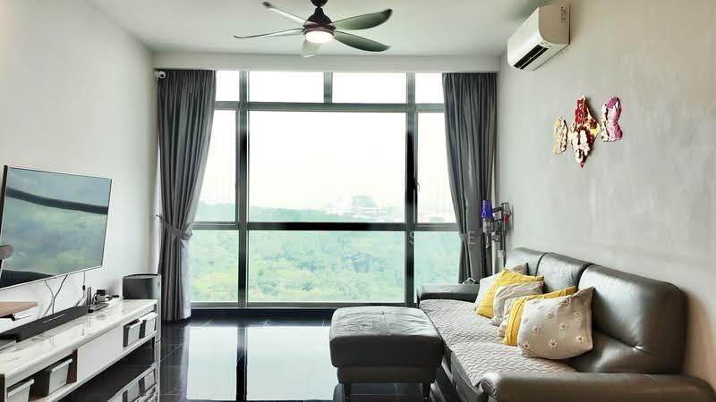 Hillview Regency, 26 Bukit Batok East Avenue 2, Dairy Farm / Bukit Panjang / Choa Chu Kang, 3 Bedrooms, 1,130 sqft, Condominium For Sale, by Queen Sie, 500270520 - Living Room - PropertyGuru.com.sg