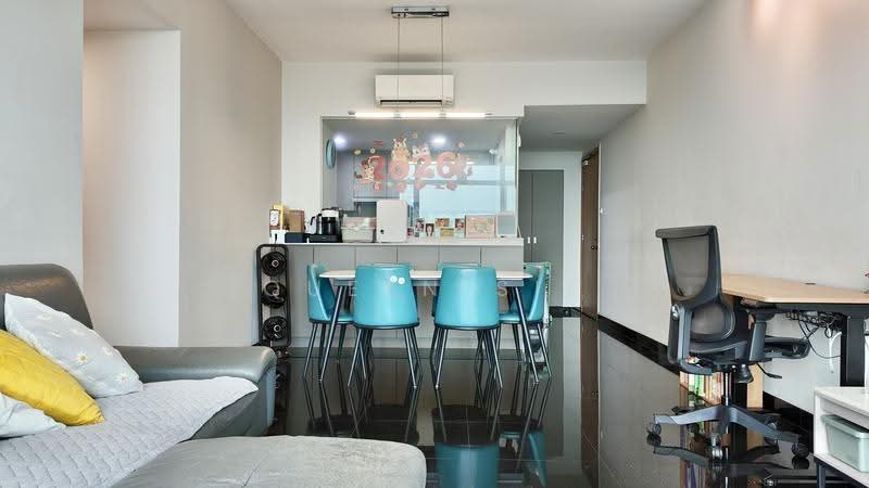 Hillview Regency, 26 Bukit Batok East Avenue 2, Dairy Farm / Bukit Panjang / Choa Chu Kang, 3 Bedrooms, 1,130 sqft, Condominium For Sale, by Queen Sie, 500270520 - Living Room - PropertyGuru.com.sg